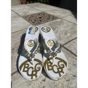 VINTAGE BCBG Generation White Wedge Flip Flops Beaded Thong Women's Size 11 B 41
